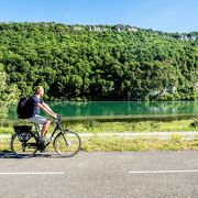 © Viarhôna sur les rives du Haut-Rhône - Bugey - <em>OneDayOneTravel - Auvergne-Rhône-Alpes Tourisme</em>