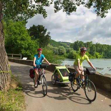 © Vélo en famille autour de Condrieu et du Pilat Rhodanien - <em>Christian Martelet / Auvergne-Rhône-Alpes Tourisme</em>