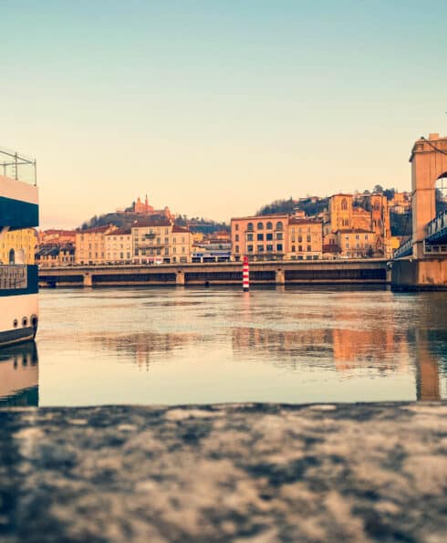 Vue sur le fleuve Rhône et la ville de Vienne