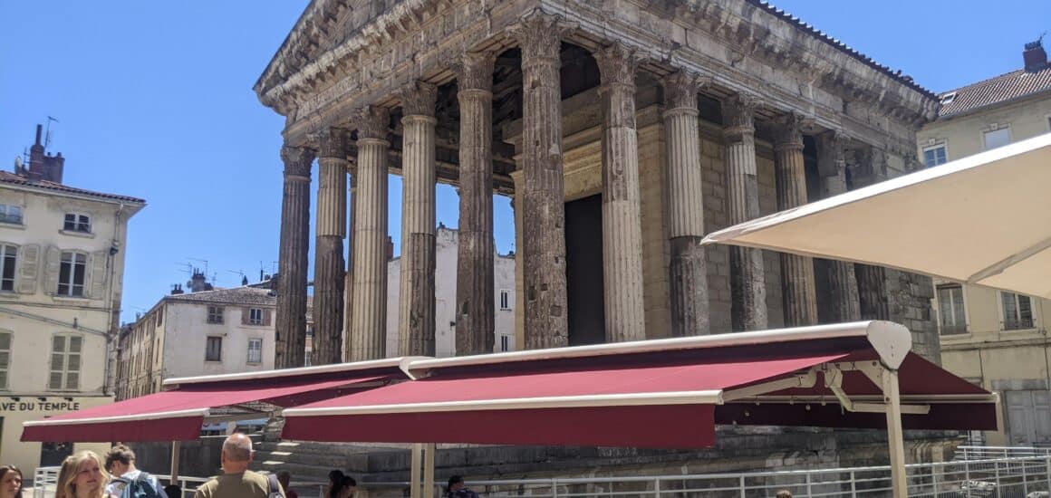 Temple en été