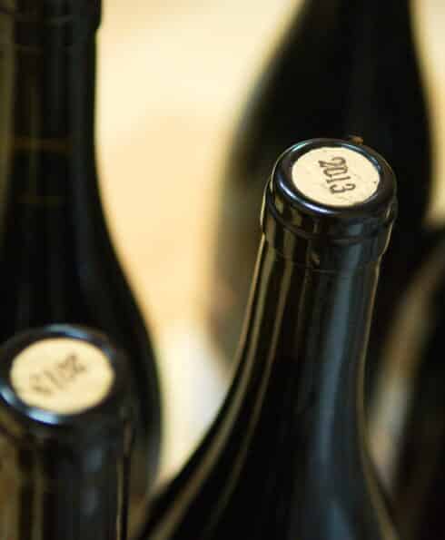 Bouteilles de vin vues de dessus