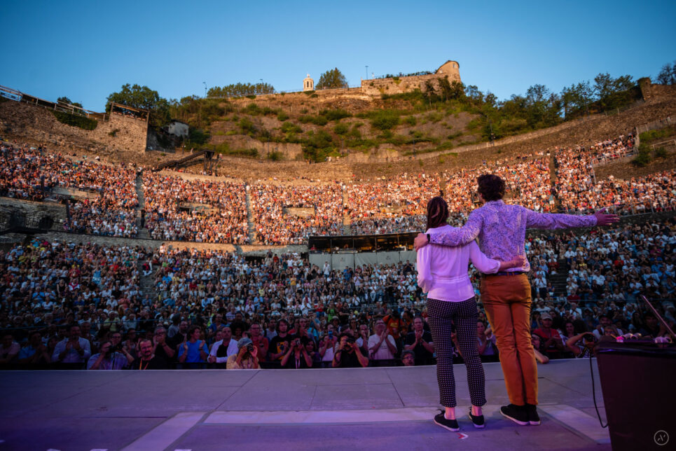 Festival Jazz à Vienne - scène du Théâtre antique, musiciens saluant la foule